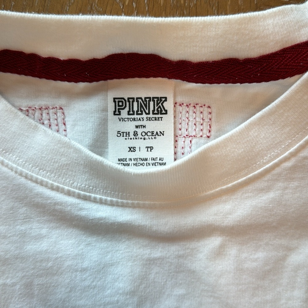 Victoria Secret Indiana pullover - Picture 3 of 3
